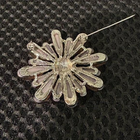 Vintage Daisy Flower Brooch with Aurora Borealis Rhinestones - Picture 4 of 6